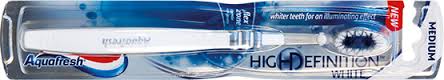 Aquafresh zubní kartáček High Definition White Medium střední