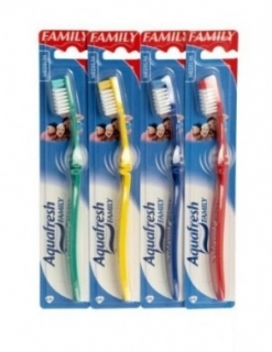 Aquafresh zubní kartáček Family střední 